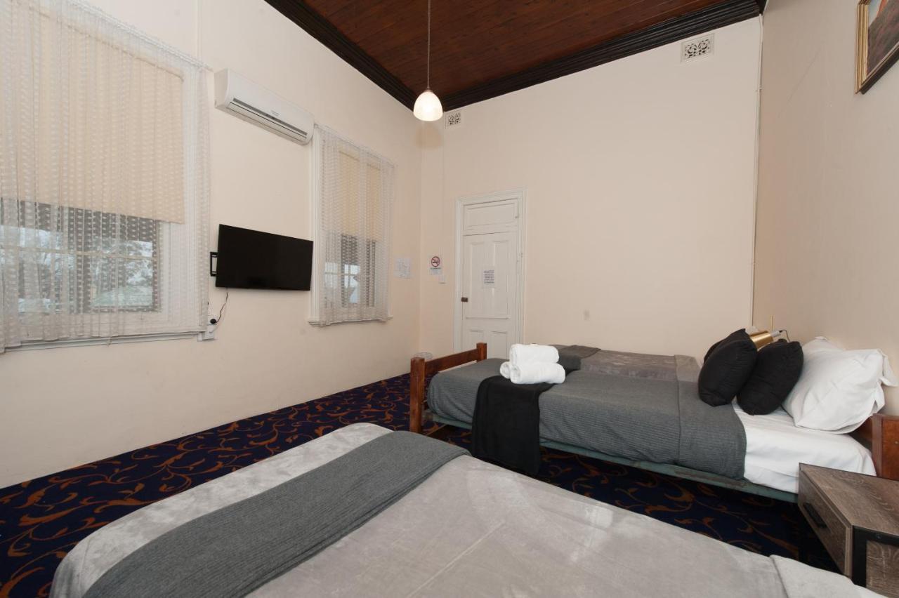 Riverina Hotel Holbrook Exterior photo